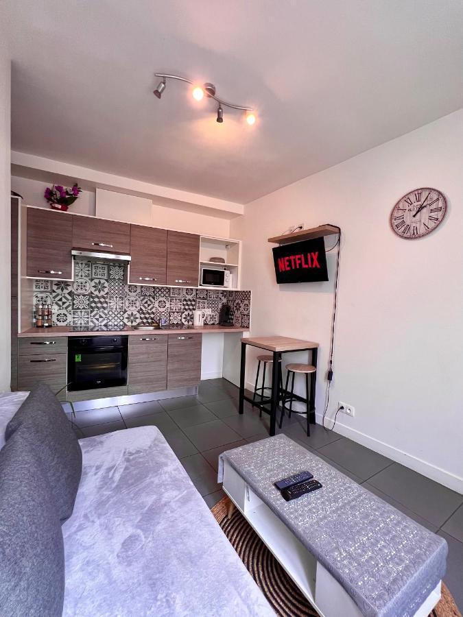 Logesty Home Proche Paris Et Metro Pantin Exteriör bild